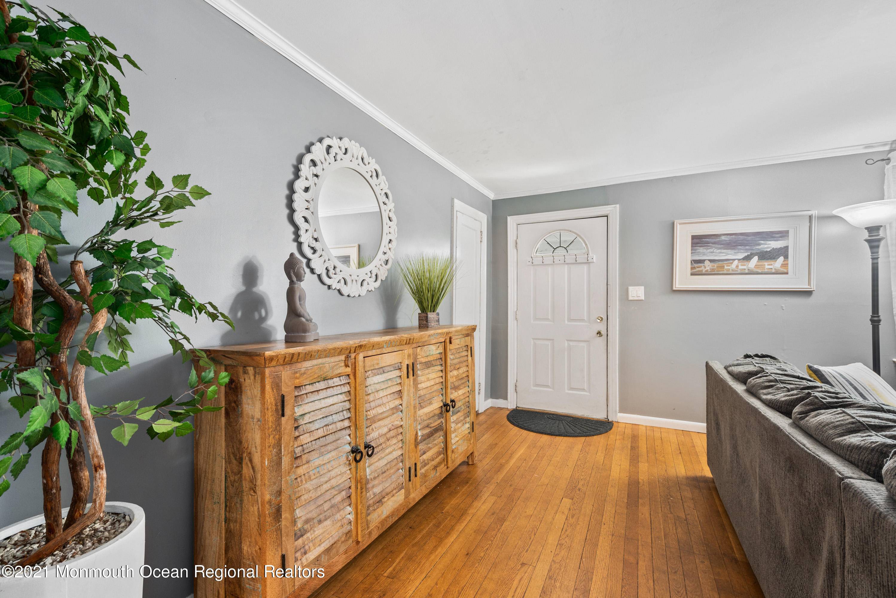 Atlantic Highlands, NJ 07716,70 E Lincoln Avenue