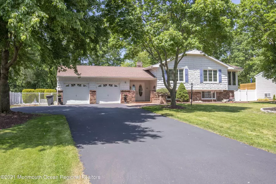 6 Galahad Drive, Manalapan, NJ 07726