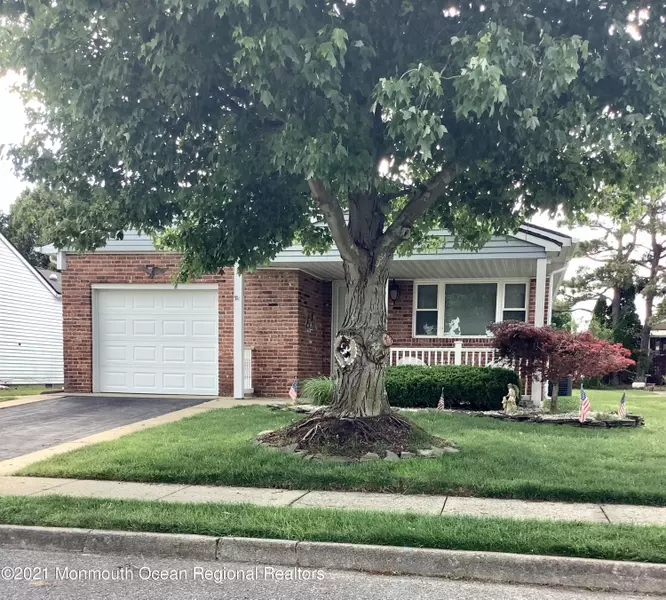 6 Tropicana Court, Toms River, NJ 08757