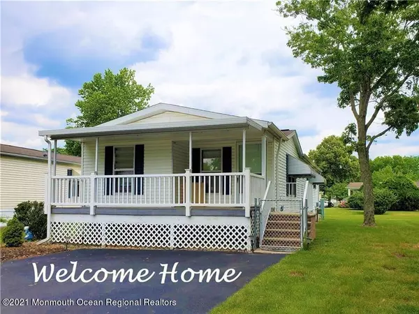 365 Village Drive E, Spotswood, NJ 08884