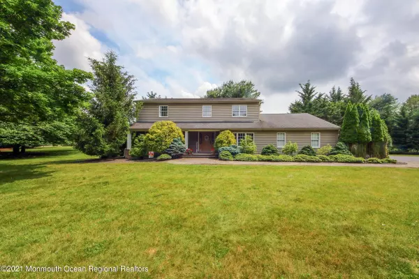 Holmdel, NJ 07733,3 Theresa Drive