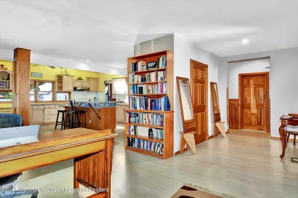 Keyport, NJ 07735,1 Hurley Street