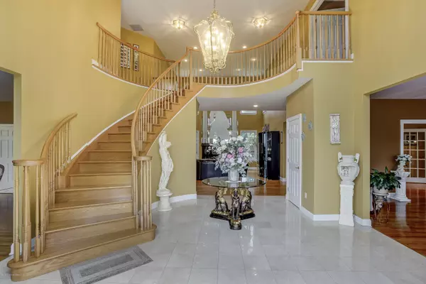 Holmdel, NJ 07733,68 Takolusa Drive