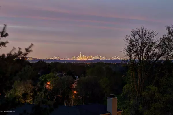 Holmdel, NJ 07733,68 Takolusa Drive