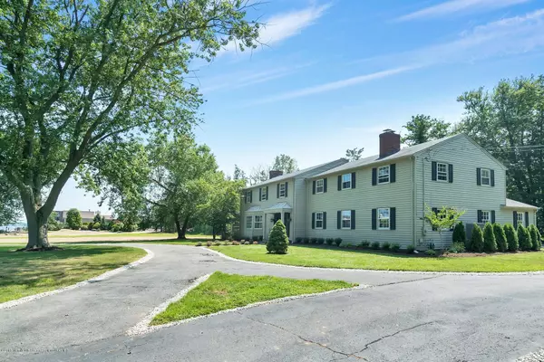 Rumson, NJ 07760,10 Broadmoor Drive