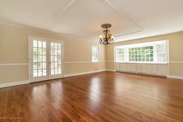 Rumson, NJ 07760,10 Broadmoor Drive