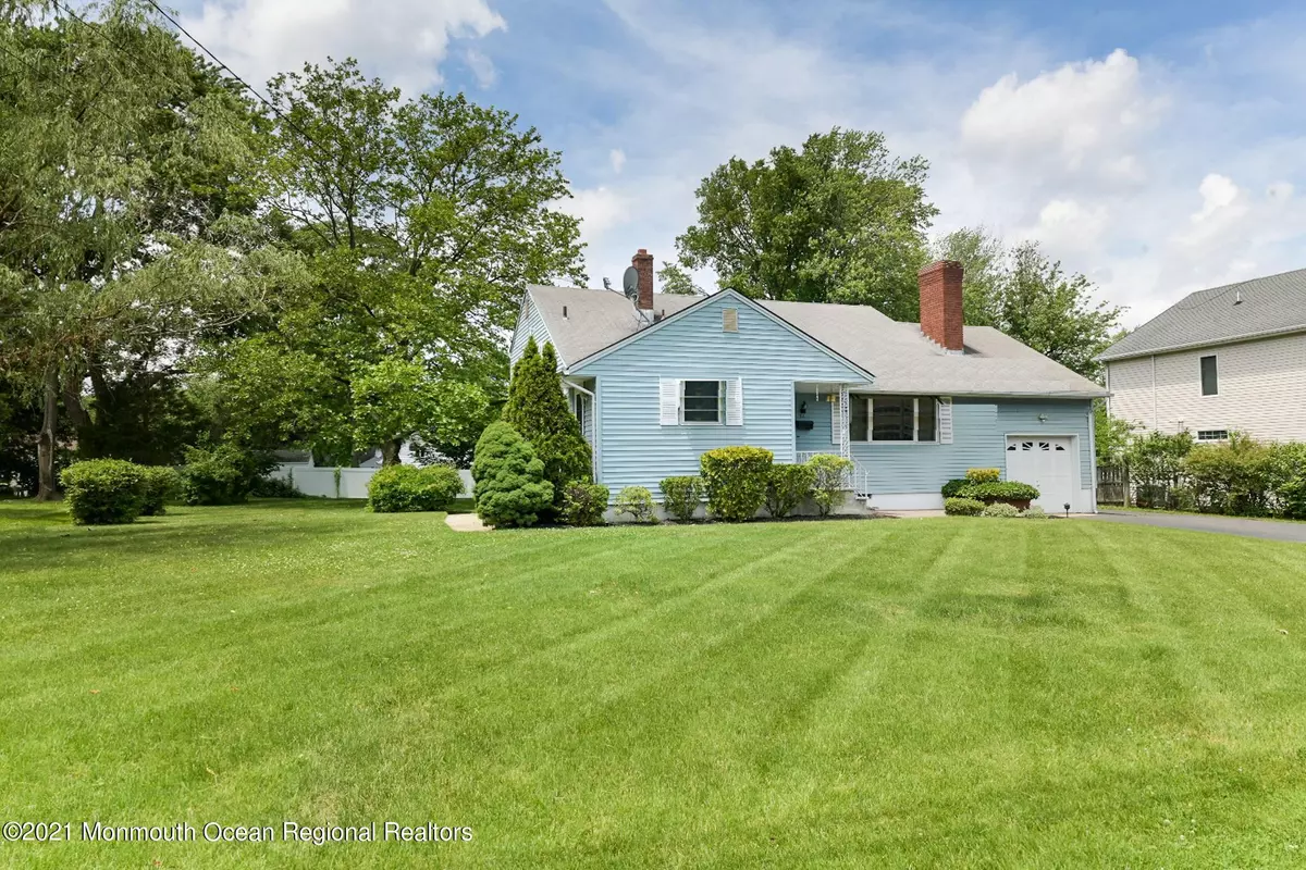 Holmdel, NJ 07733,11 Old Manor Road