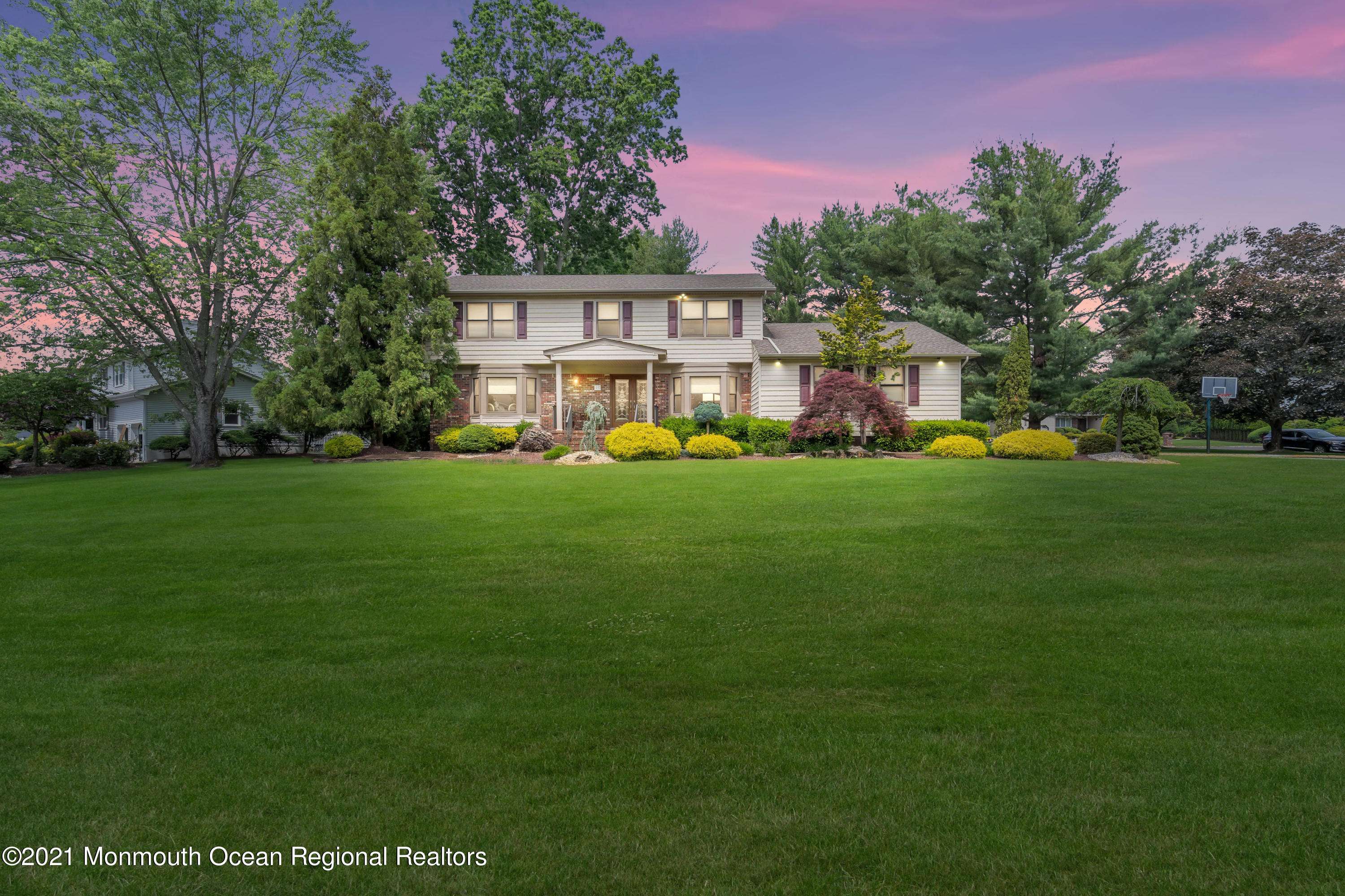 Manalapan, NJ 07726,1 Nob Hill Court