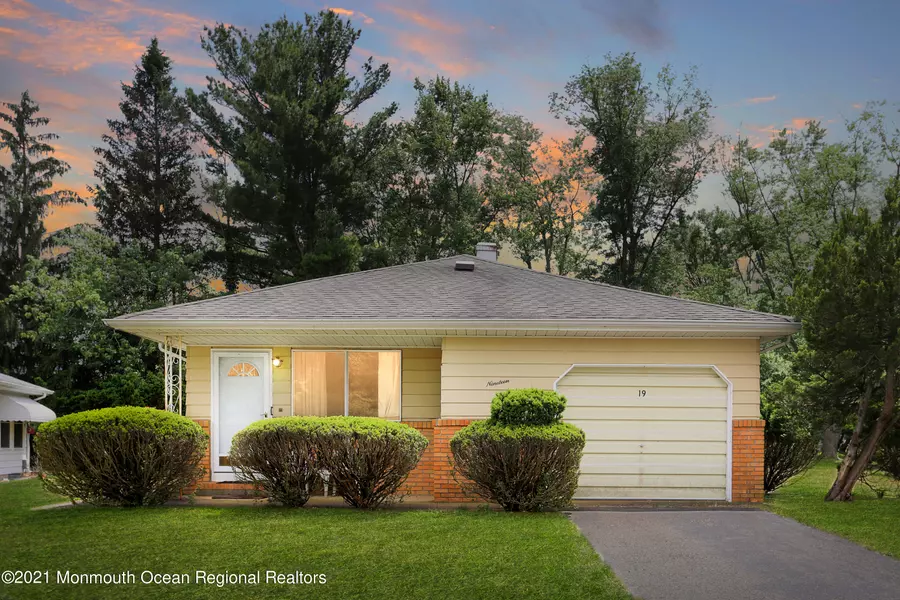 19 Barbuda Street, Toms River, NJ 08757