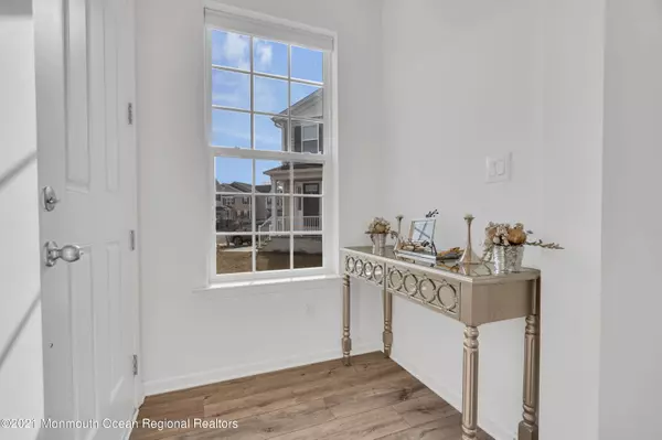 Monroe, NJ 08831,40 Begonia Lane