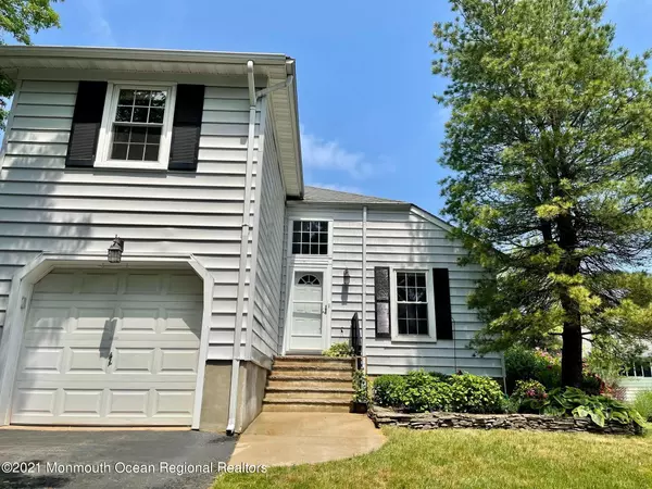 3004 Buckingham Circle, Middletown, NJ 07748