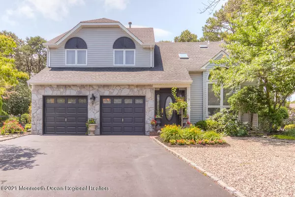 864 Molde Court, Toms River, NJ 08753