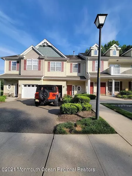 28 Oxford Court, Englishtown, NJ 07726
