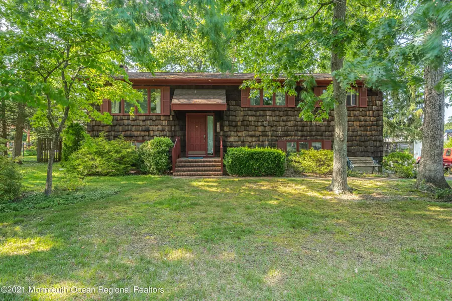 585 Lanlac Drive, Lanoka Harbor, NJ 08734