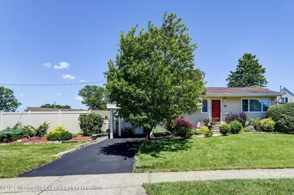 Keyport, NJ 07735,37 Woodshore E