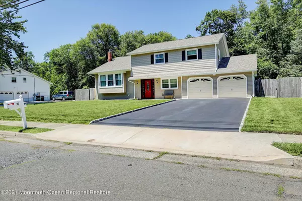 10 Longfellow Terrace, Morganville, NJ 07751