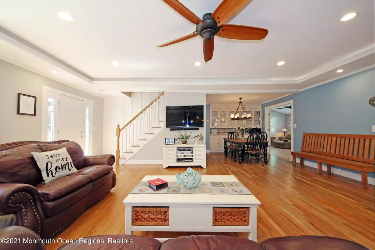 Rumson, NJ 07760,27 Demmert Avenue