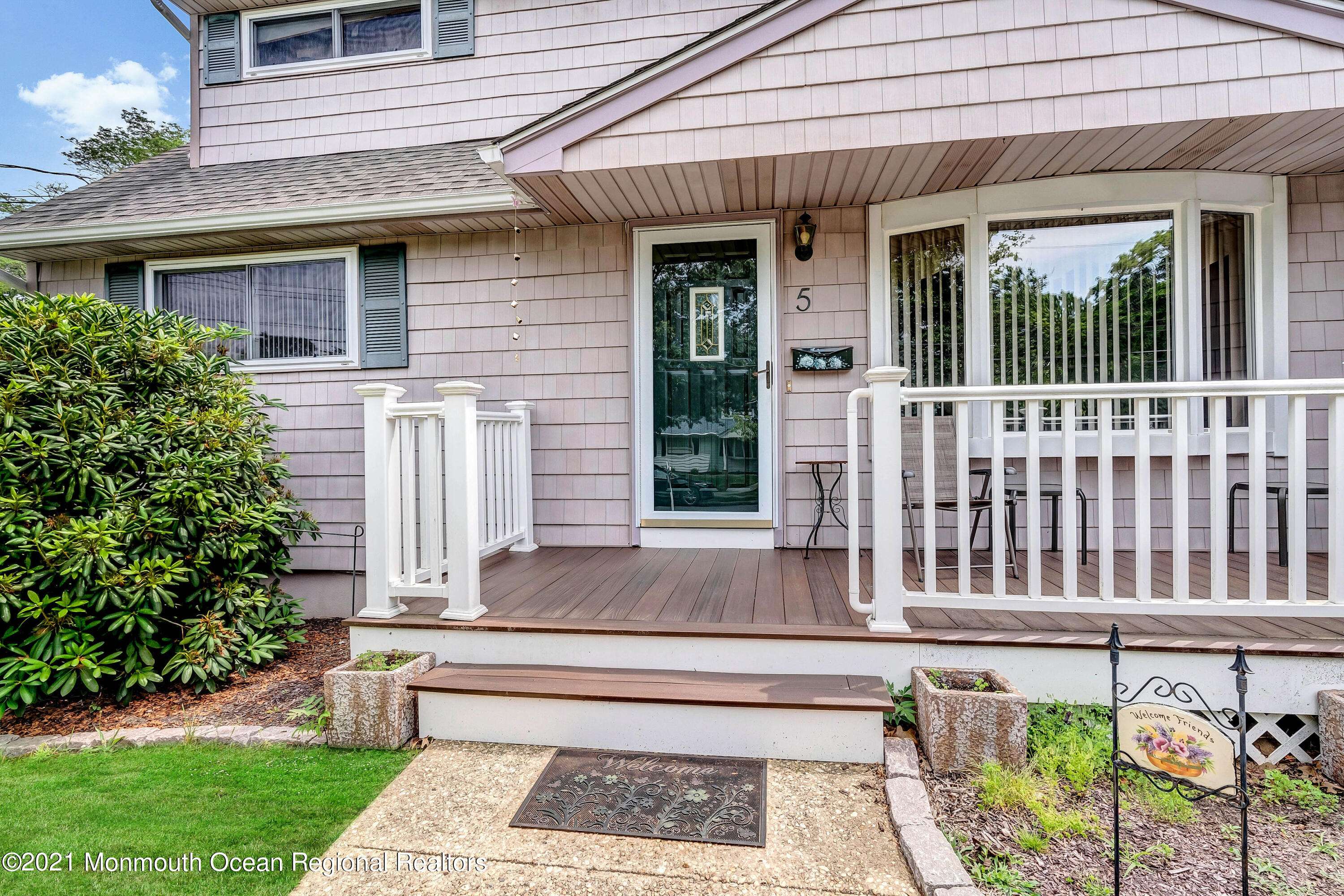Oakhurst, NJ 07755,5 Carole Drive