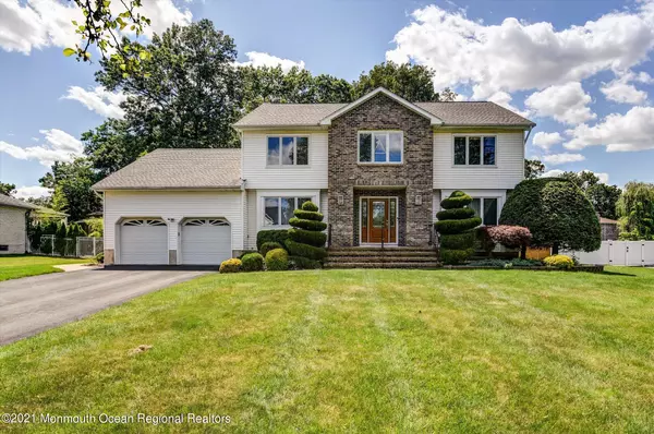 7 Woodhollow Drive, Manalapan, NJ 07726