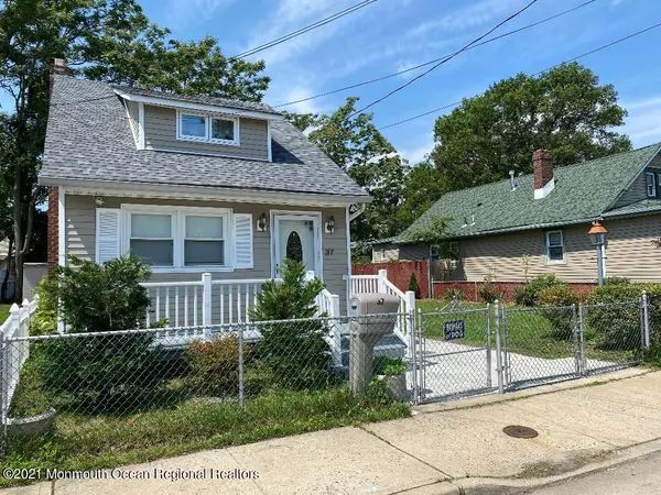 Keansburg, NJ 07734,37 Oakwood Place