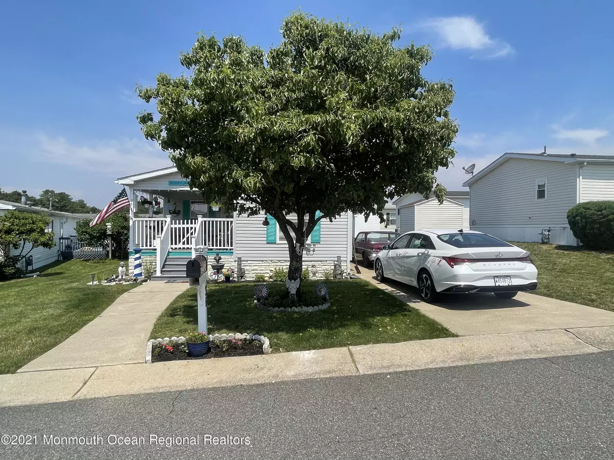 Whiting, NJ 08759,36 Pine Ridge Boulevard