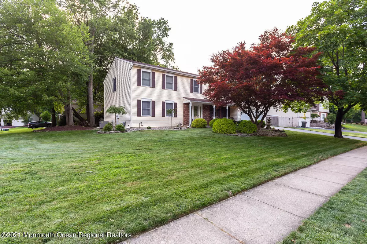 Marlboro, NJ 07746,4 Bridle Way