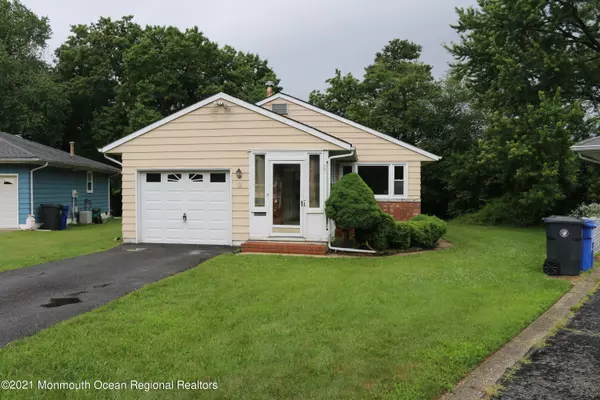 18 Bellflower Court, Toms River, NJ 08755