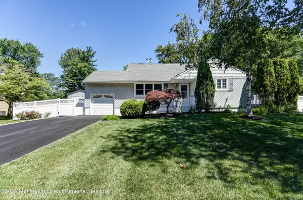 7 Crescent Road, Holmdel, NJ 07733