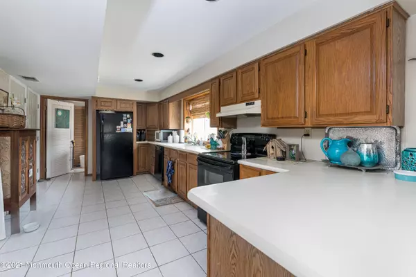 Cream Ridge, NJ 08514,893 Monmouth Road