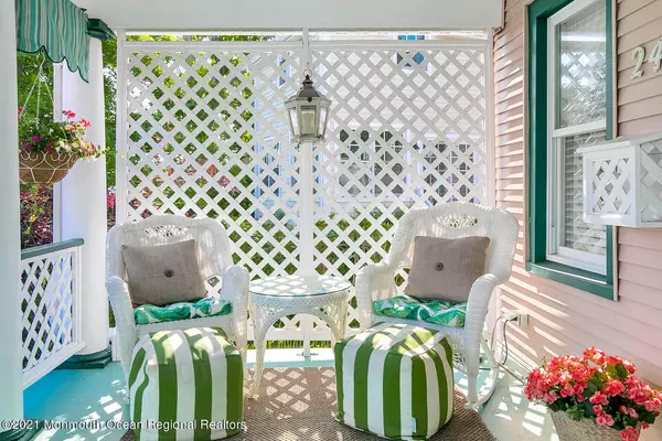 Rumson, NJ 07760,24 Grant Avenue