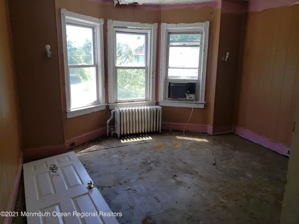 Trenton, NJ 08618,27 Harris Avenue