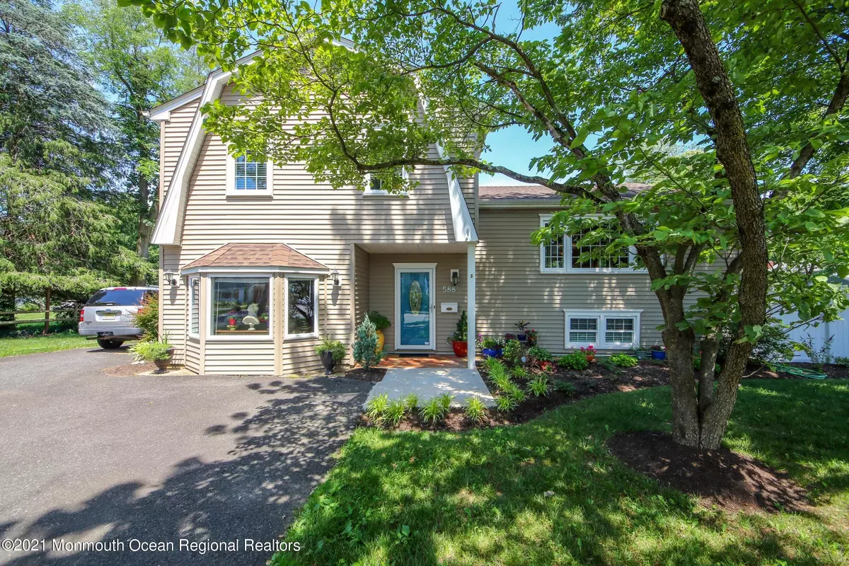 Little Silver, NJ 07739,588 Branch Avenue