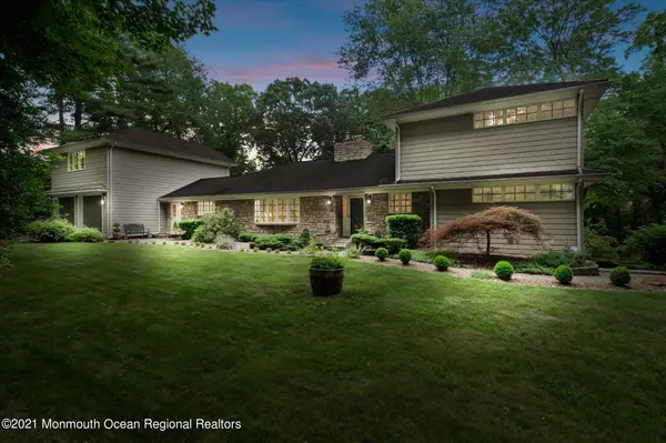 Holmdel, NJ 07733,3 Tulip Lane
