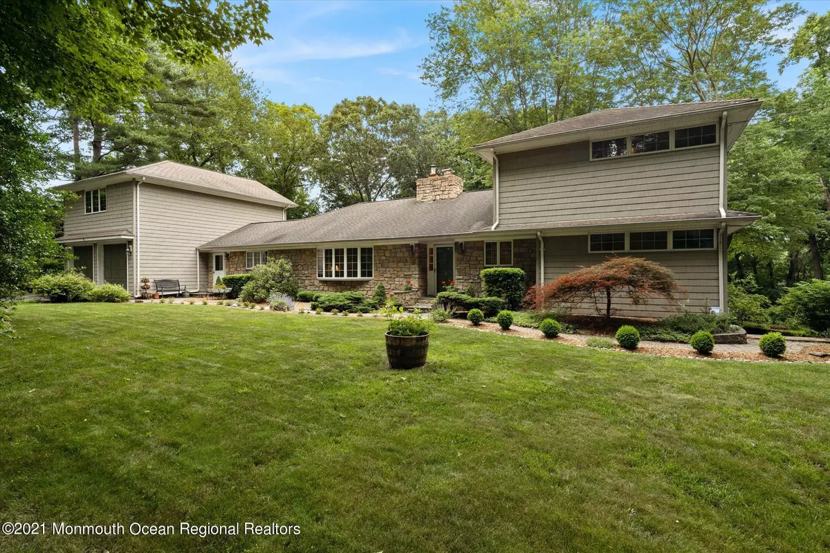 Holmdel, NJ 07733,3 Tulip Lane