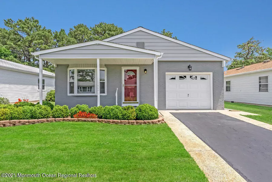12 Lyford Court, Toms River, NJ 08757