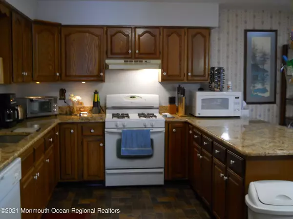 Cookstown, NJ 08511,6 Hance Drive