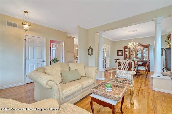 Manasquan, NJ 08736,39 Church Street