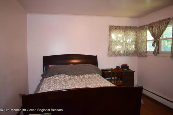 Keyport, NJ 07735,467 Angel Street