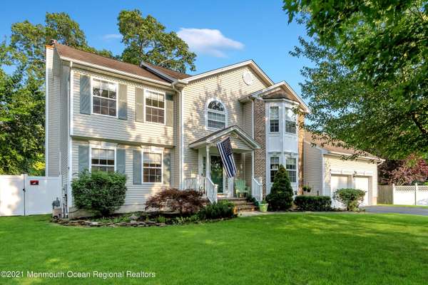 9 Chris Place, Oakhurst, NJ 07755