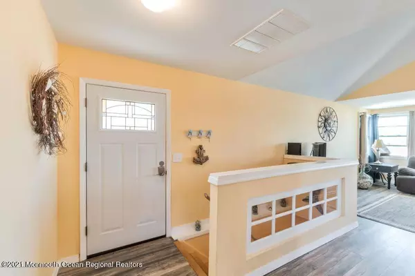 Lanoka Harbor, NJ 08734,917 Meadow Lark Drive