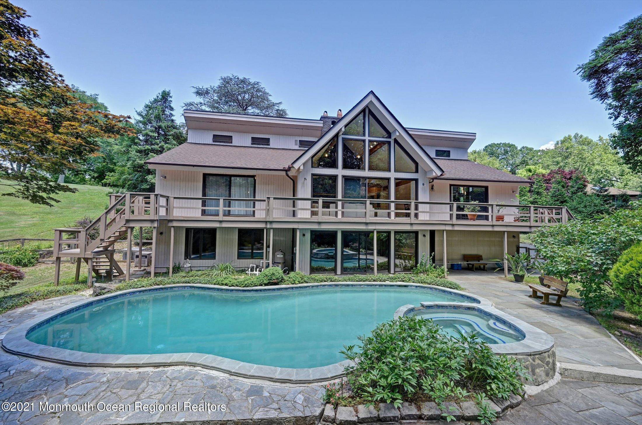 4 Holly Glen Way, Holmdel, NJ 07733