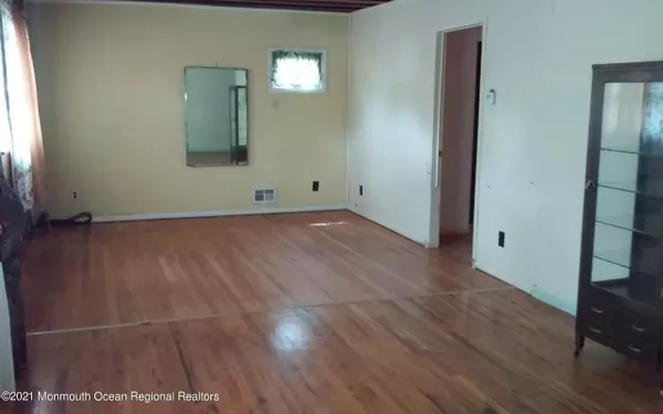 South Toms River, NJ 08757,10 Hummel Drive
