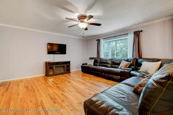 Farmingdale, NJ 07727,304 Cranberry Road