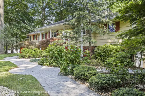Holmdel, NJ 07733,20 Blue Hills Drive
