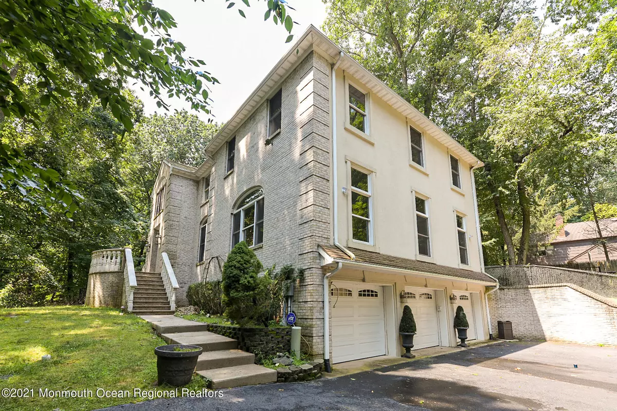 Holmdel, NJ 07733,9 Cat Bird Alley