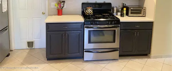 Eatontown, NJ 07724,76 Oak Lane