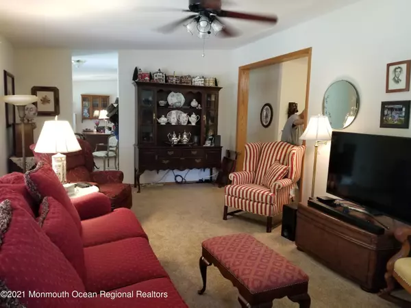 Cream Ridge, NJ 08514,16 Cranberry Drive