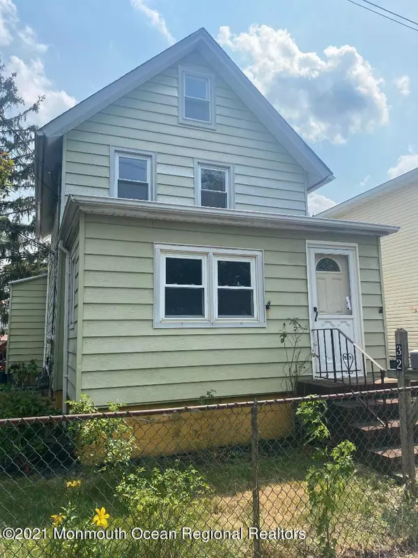 32 Saint Johns Place, Keansburg, NJ 07734