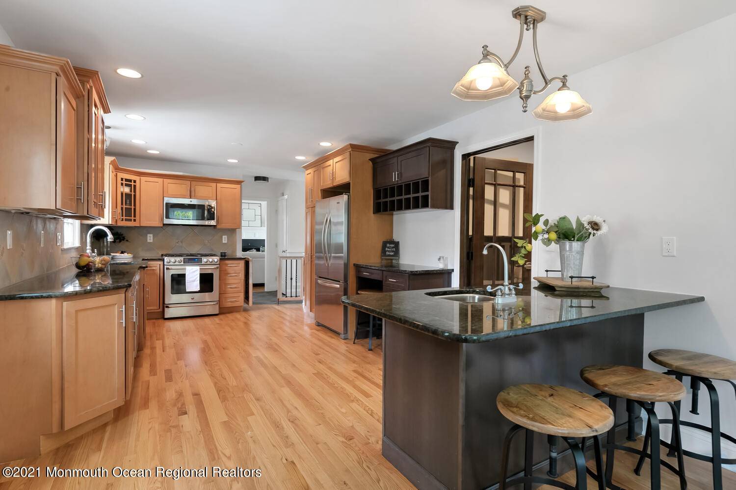 Rumson, NJ 07760,28 Lincoln Avenue