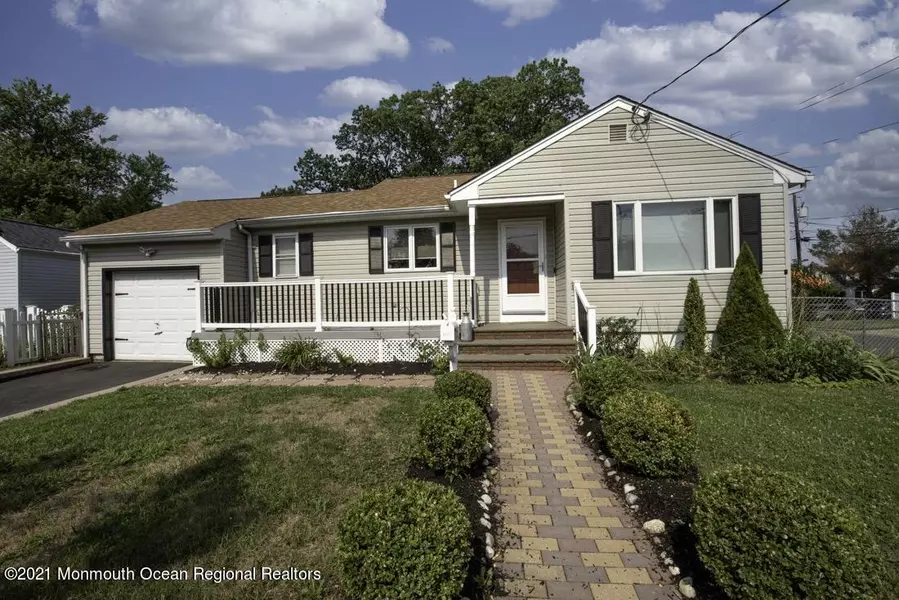 602 Clinton Avenue, Belford, NJ 07718